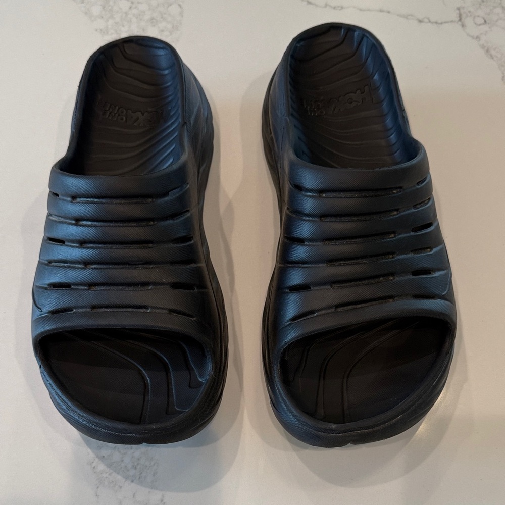 Excellent condition- Hoka Recovery Slide. Size M11